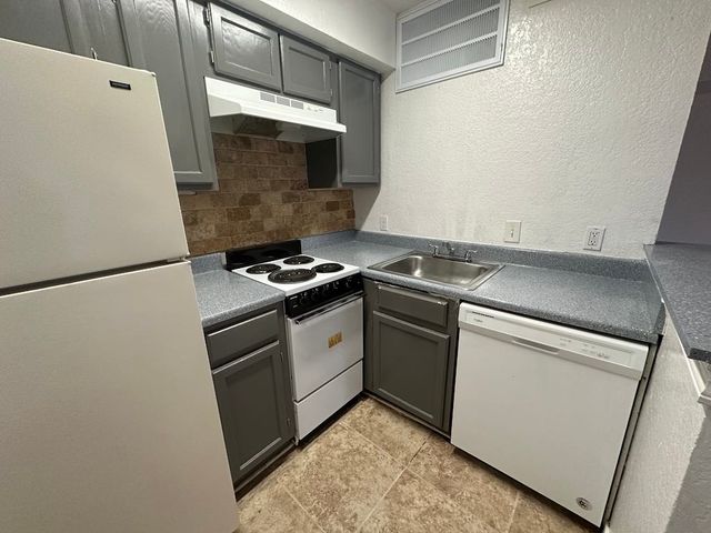 9825 Walnut Street 304, Dallas, TX 75243