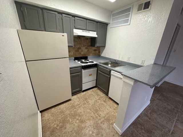 9825 Walnut Street 304, Dallas, TX 75243