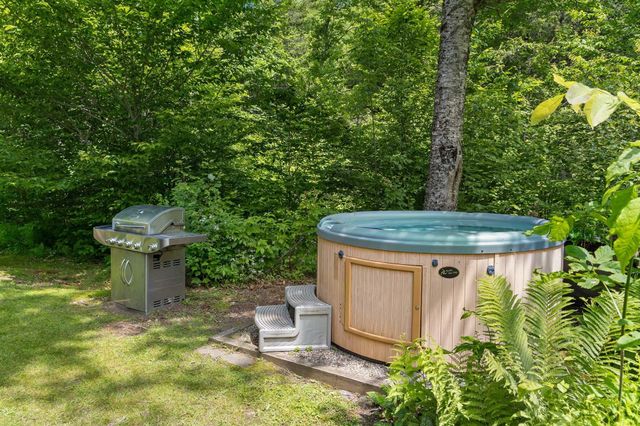2042 Nebraska Valley, Stowe, VT 05672