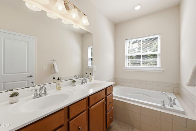 1004 Waymaker Court, Apex, NC 27502