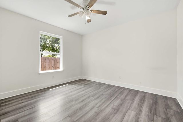 400 Booth ST, Taylor, TX 76574
