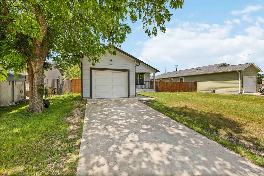 400 Booth ST, Taylor, TX 76574