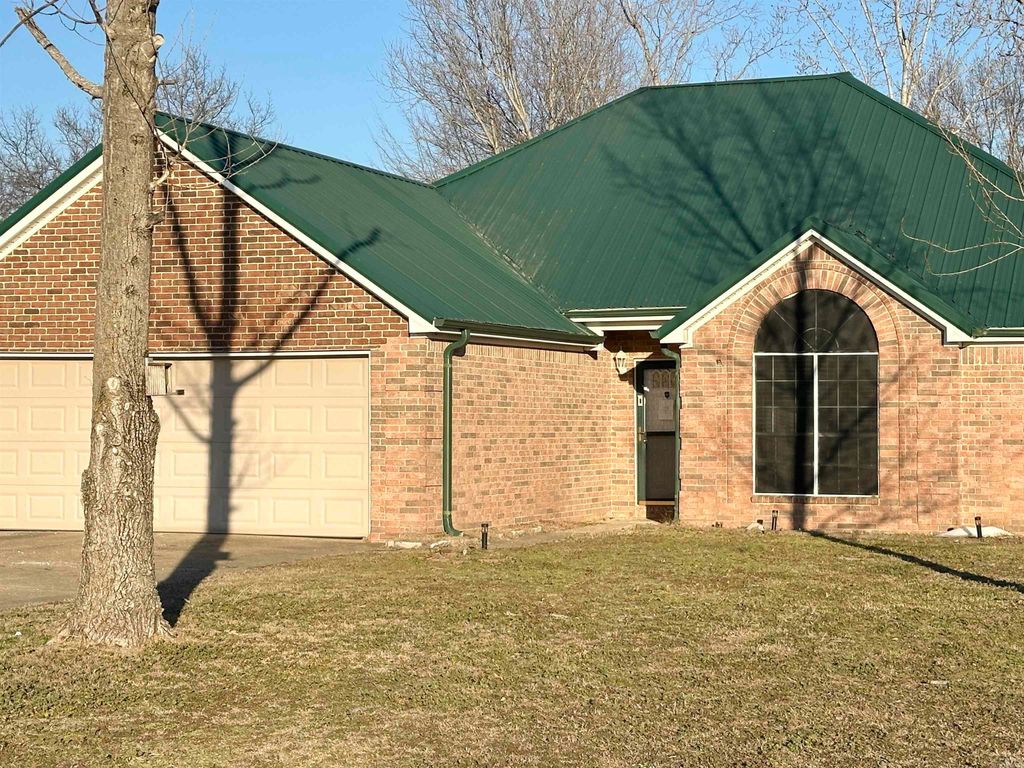 124 Summer Boulevard, Trumann, AR 72472