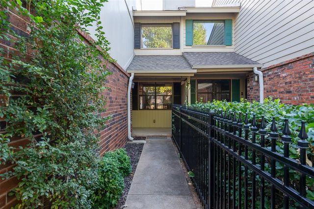 2908 Village Circle, Edmond, OK 73013