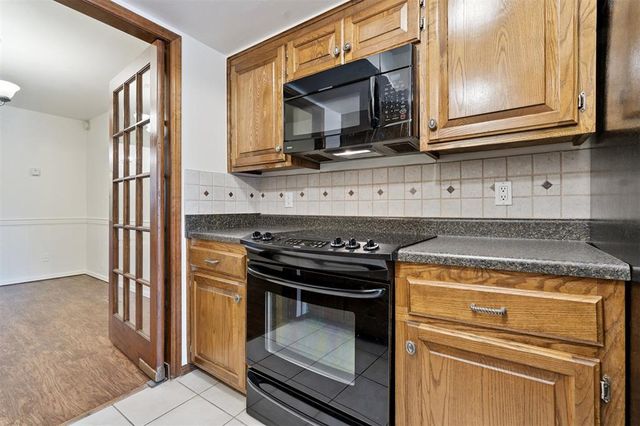 2908 Village Circle, Edmond, OK 73013