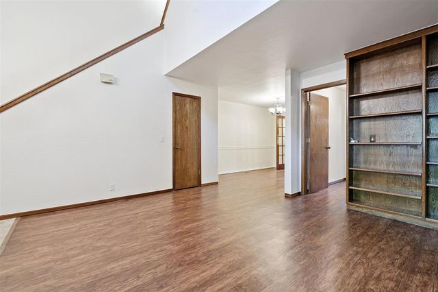 2908 Village Circle, Edmond, OK 73013