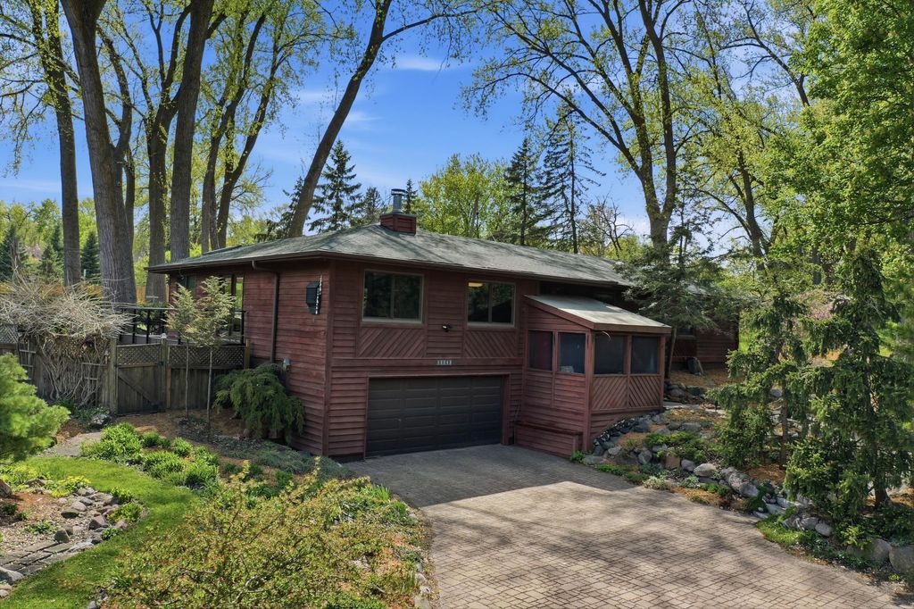 15213 Boulder Creek Drive, Minnetonka, MN 55345