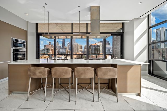 400 W Huron Street 1001, Chicago, IL 60654