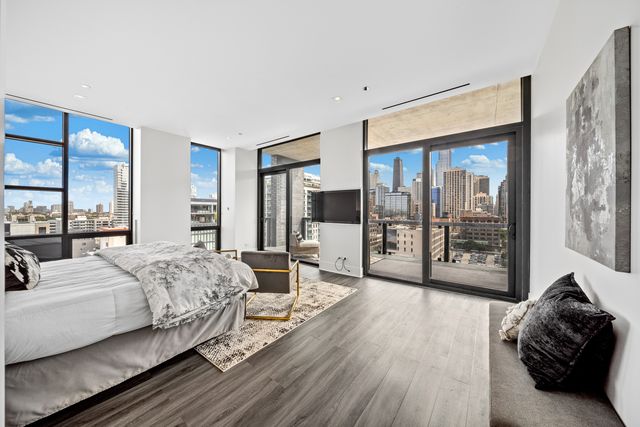 400 W Huron Street 1001, Chicago, IL 60654