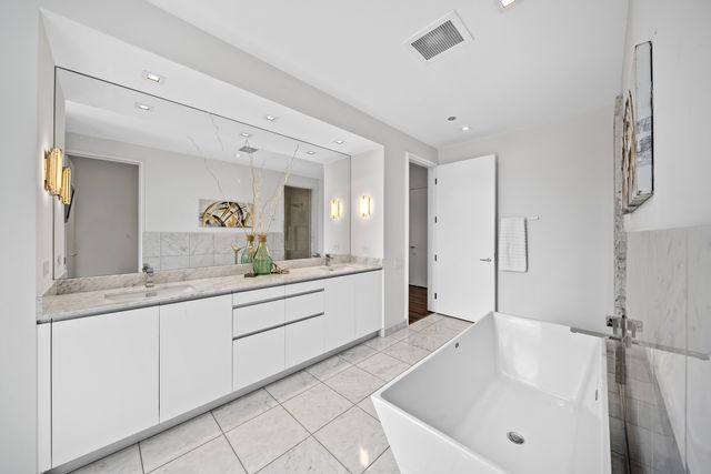 400 W Huron Street 1001, Chicago, IL 60654