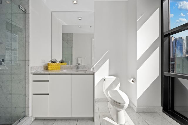 400 W Huron Street 1001, Chicago, IL 60654