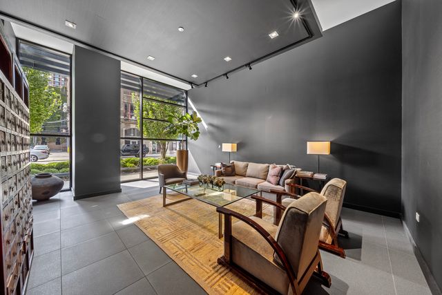 400 W Huron Street 1001, Chicago, IL 60654