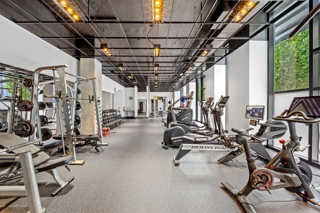 400 W Huron Street 1001, Chicago, IL 60654