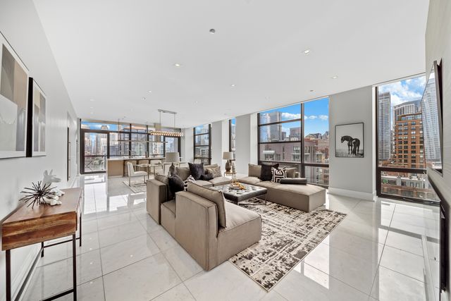 400 W Huron Street 1001, Chicago, IL 60654