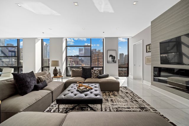 400 W Huron Street 1001, Chicago, IL 60654