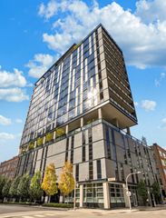 400 W Huron Street 1001, Chicago, IL 60654