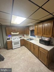 52 LINCOLN AVE, Trenton, NJ 08609