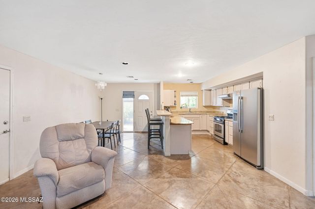 711 N Erin Avenue, Tucson, AZ 85711