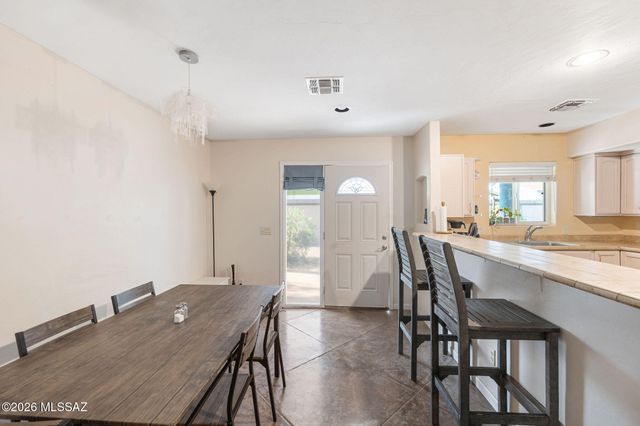 711 N Erin Avenue, Tucson, AZ 85711