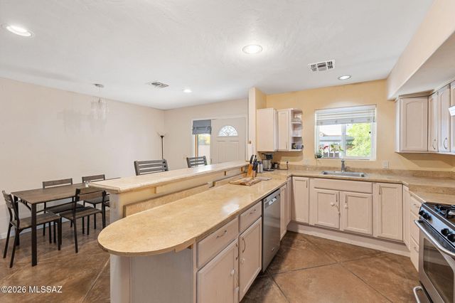 711 N Erin Avenue, Tucson, AZ 85711