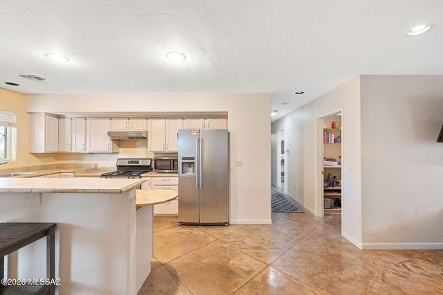 711 N Erin Avenue, Tucson, AZ 85711