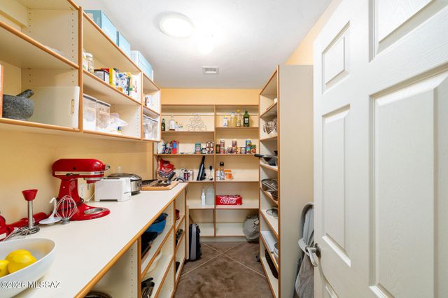 711 N Erin Avenue, Tucson, AZ 85711