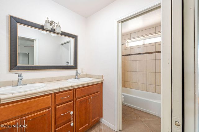 711 N Erin Avenue, Tucson, AZ 85711