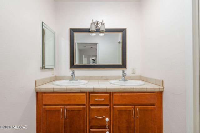 711 N Erin Avenue, Tucson, AZ 85711