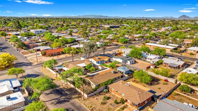 711 N Erin Avenue, Tucson, AZ 85711