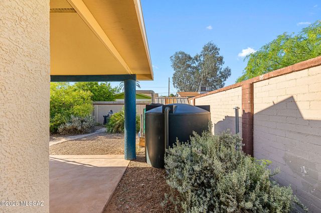 711 N Erin Avenue, Tucson, AZ 85711