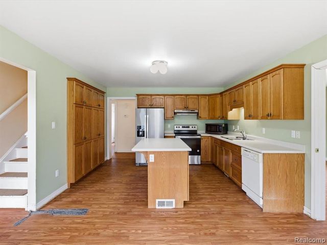 1918 Harvey Road, Kimball, MI 48074