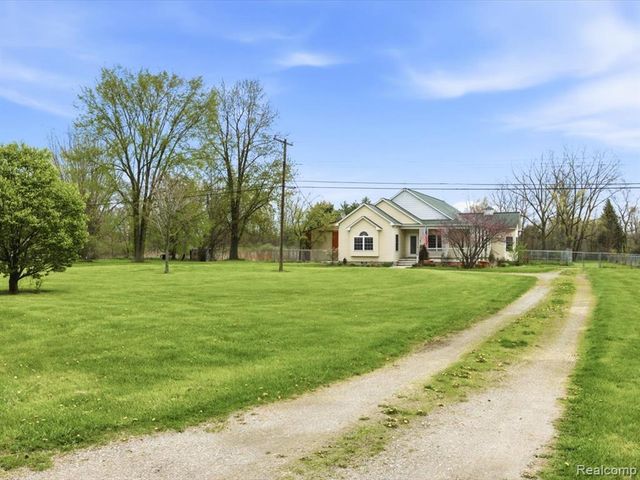 1918 Harvey Road, Kimball, MI 48074