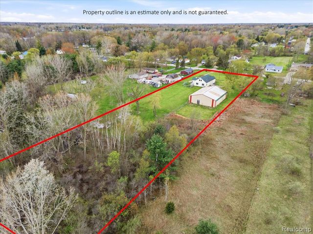 1918 Harvey Road, Kimball, MI 48074