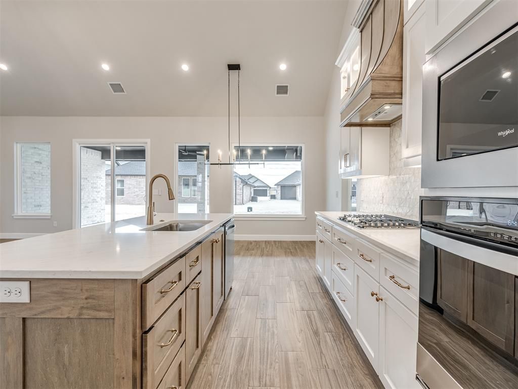 Image 12 of property listing at 6604 NW 146th Street, Oklahoma City, OK 73142