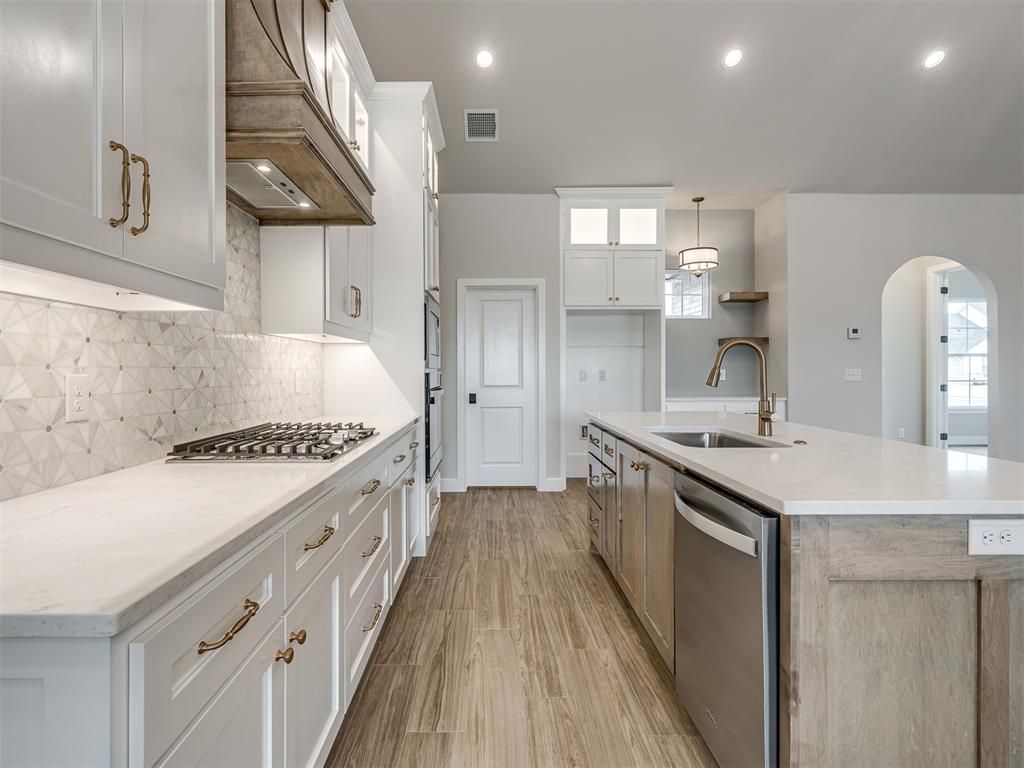 Image 10 of property listing at 6604 NW 146th Street, Oklahoma City, OK 73142