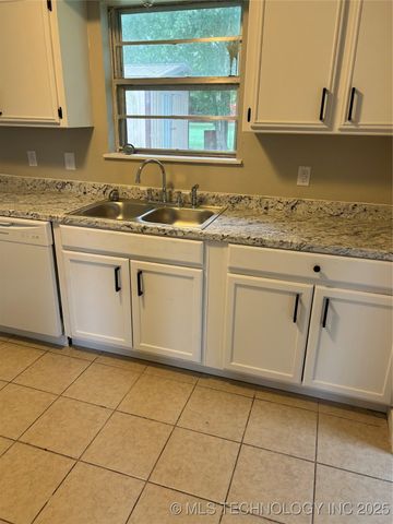 404 F Street, Stigler, OK 74462