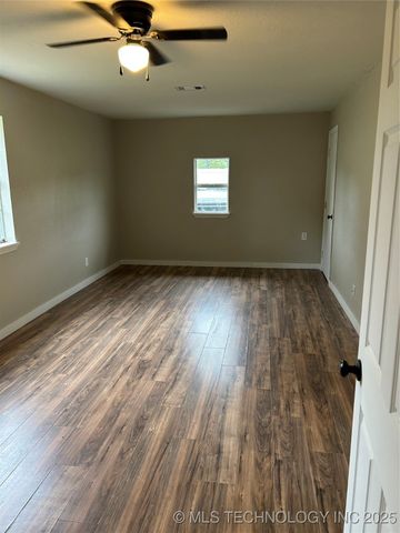 404 F Street, Stigler, OK 74462