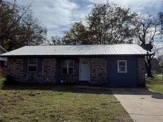 404 F Street, Stigler, OK 74462