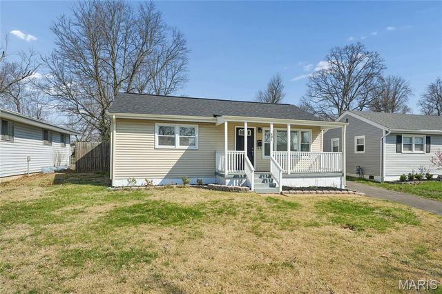 401 Hillcrest Boulevard, Ballwin, MO 63021