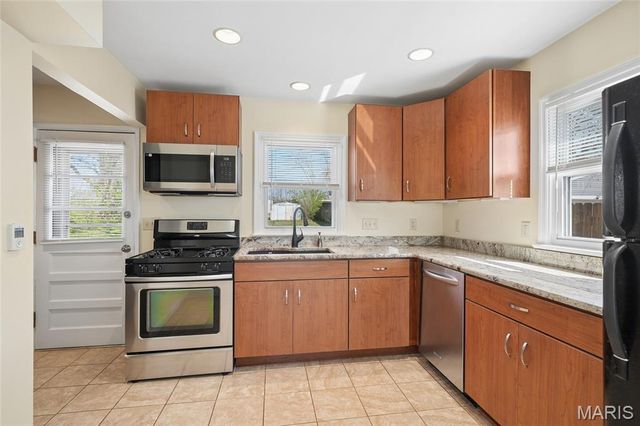 401 Hillcrest Boulevard, Ballwin, MO 63021