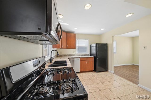 401 Hillcrest Boulevard, Ballwin, MO 63021