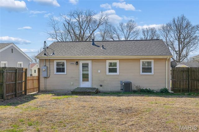 401 Hillcrest Boulevard, Ballwin, MO 63021