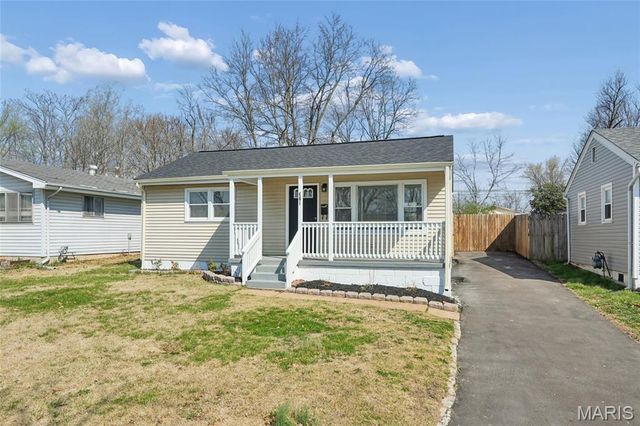 401 Hillcrest Boulevard, Ballwin, MO 63021