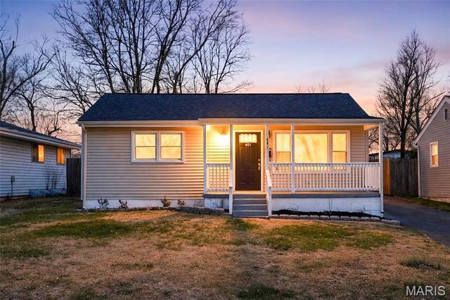 401 Hillcrest Boulevard, Ballwin, MO 63021