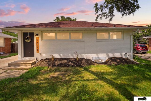 6620 BENTON Street, Lincoln, NE 68507