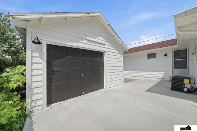 6620 BENTON Street, Lincoln, NE 68507
