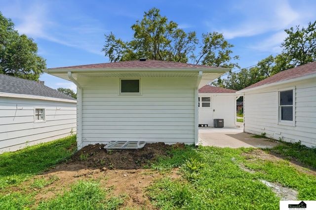 6620 BENTON Street, Lincoln, NE 68507