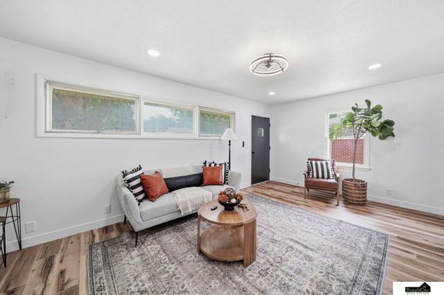 6620 BENTON Street, Lincoln, NE 68507