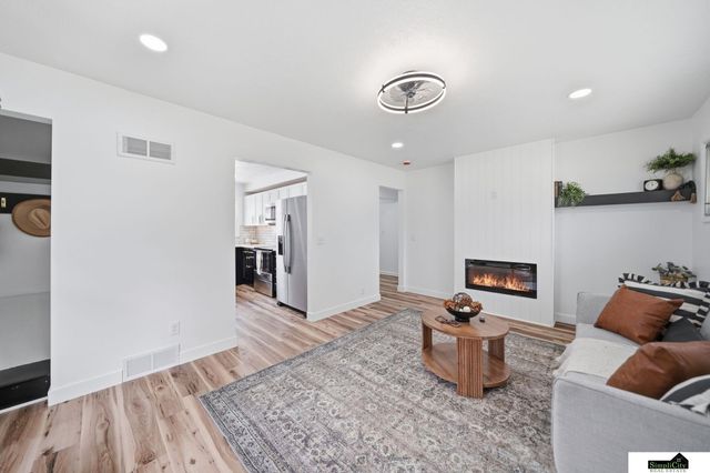 6620 BENTON Street, Lincoln, NE 68507