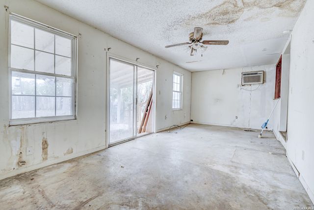 318 VICKERS AVE, San Antonio, TX 78211